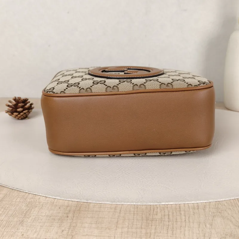 GUCCI Crossbody Bag Blondie g Camera Bag Monogram Canvas， mini21 × 8 × 15.5 cm — cover view 3 of 5