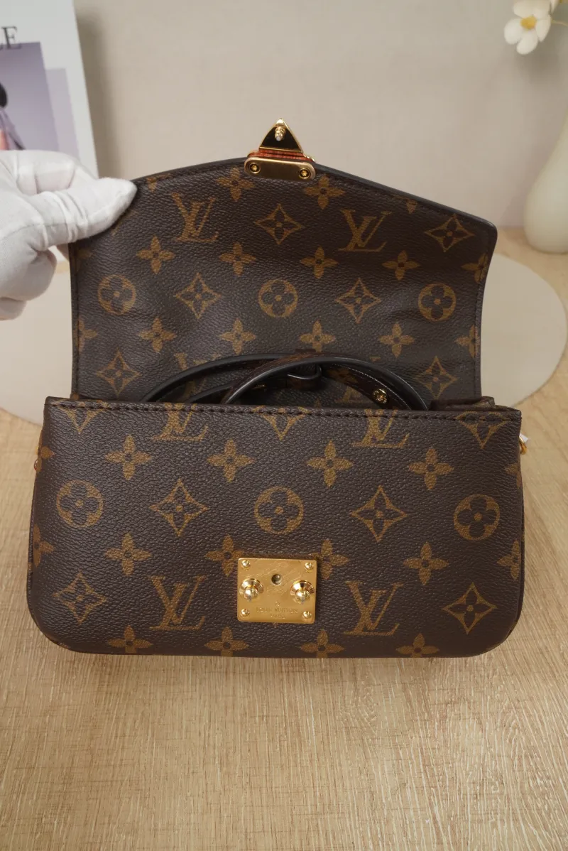 Louis Vuitton Monogrampvc Microchip Edition · Box Two Straps · 21.5 × 6 × 13.5 cm — detail view 10 of 20