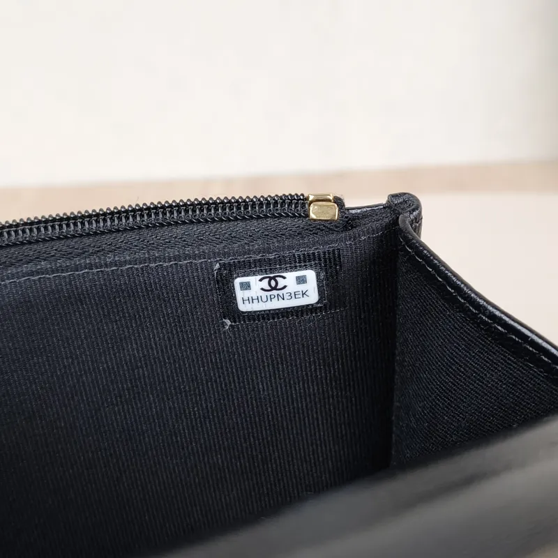 Chanel Crossbody Bag Black Lambskin 17 × 4 × 9 cm — detail view 10 of 12