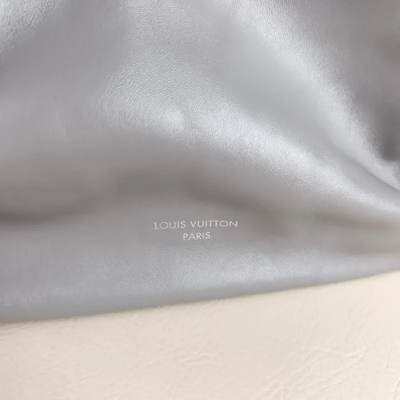 Louis Vuitton Crossbody Bag Carryall Cargo Vibe Grey SL ambskin Small 33.5 × 15 × 23 cm — detail view 11 of 12