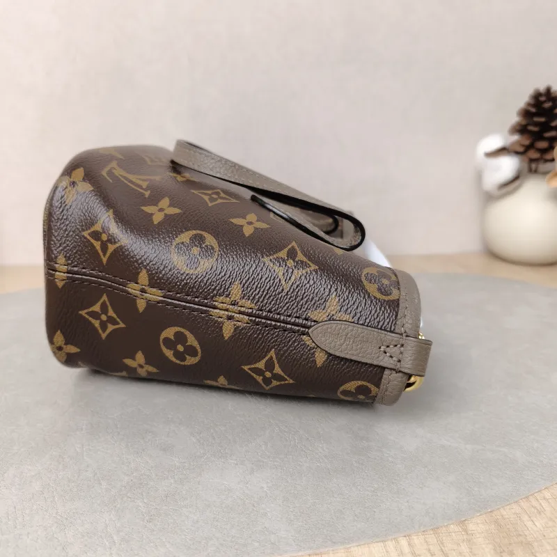 Louis Vuitton Crossbody Bag NEVERFULL INSIDE OUT BB PVC · Calfskin BB26.5 × 11 × 16.5 cm — detail view 9 of 15