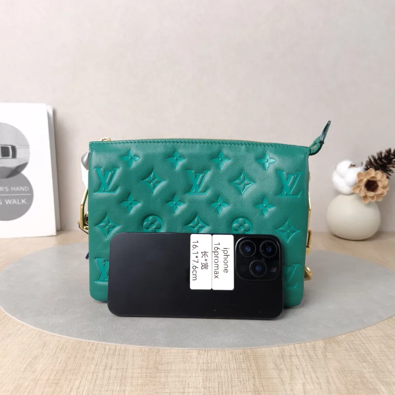 Louis Vuitton Crossbody Bag Coussin BB Green Lambskin BB21 × 7 × 16 cm — cover view 2 of 5