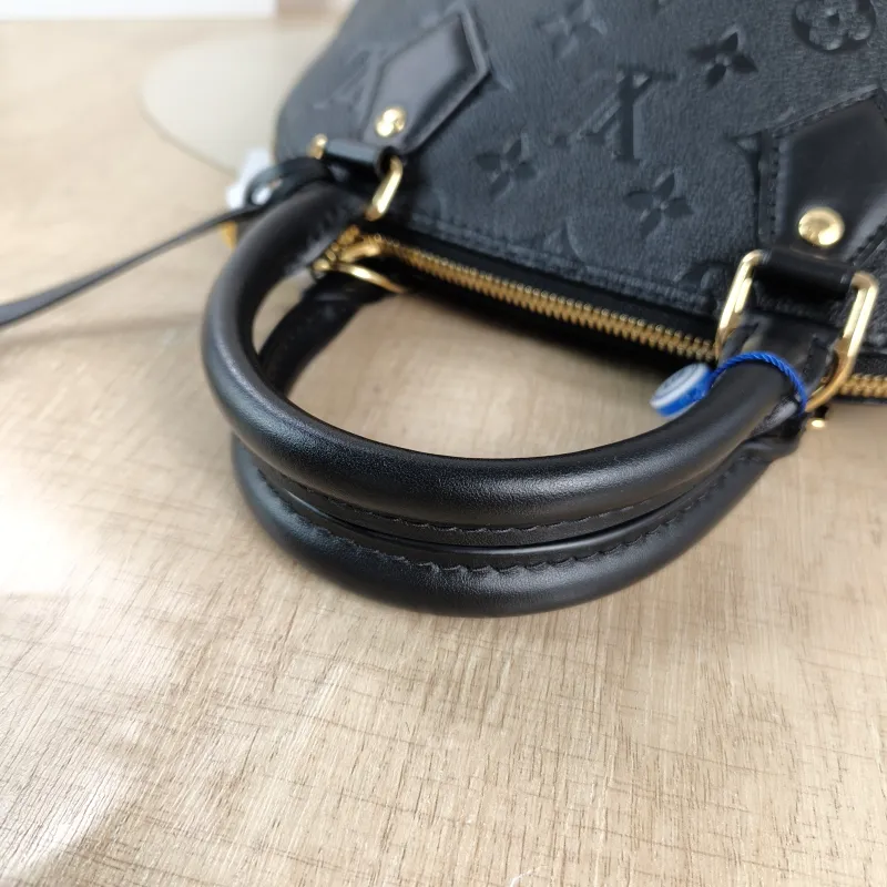 Louis Vuitton Top Handle Bag Alma BB Black Calfskin BB 23.5 × 11.5 × 17.5 cm — detail view 8 of 11