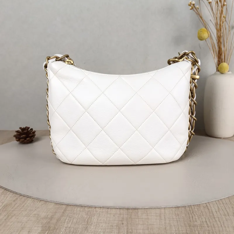 Chanel Crossbody Bag White Lambskin One Size 23 × 6 × 17 cm — cover view 5 of 5