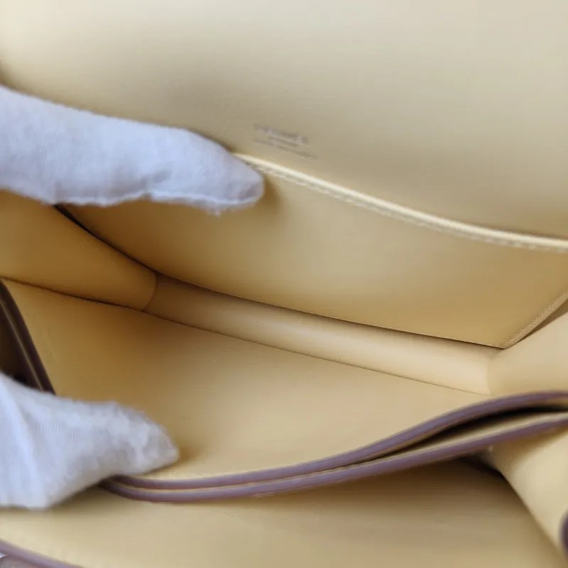 Hermès Crossbody Bag Roulis 19 1Z Swift Calfskin Mini 18 × 6 × 15 cm Z — detail view 8 of 15