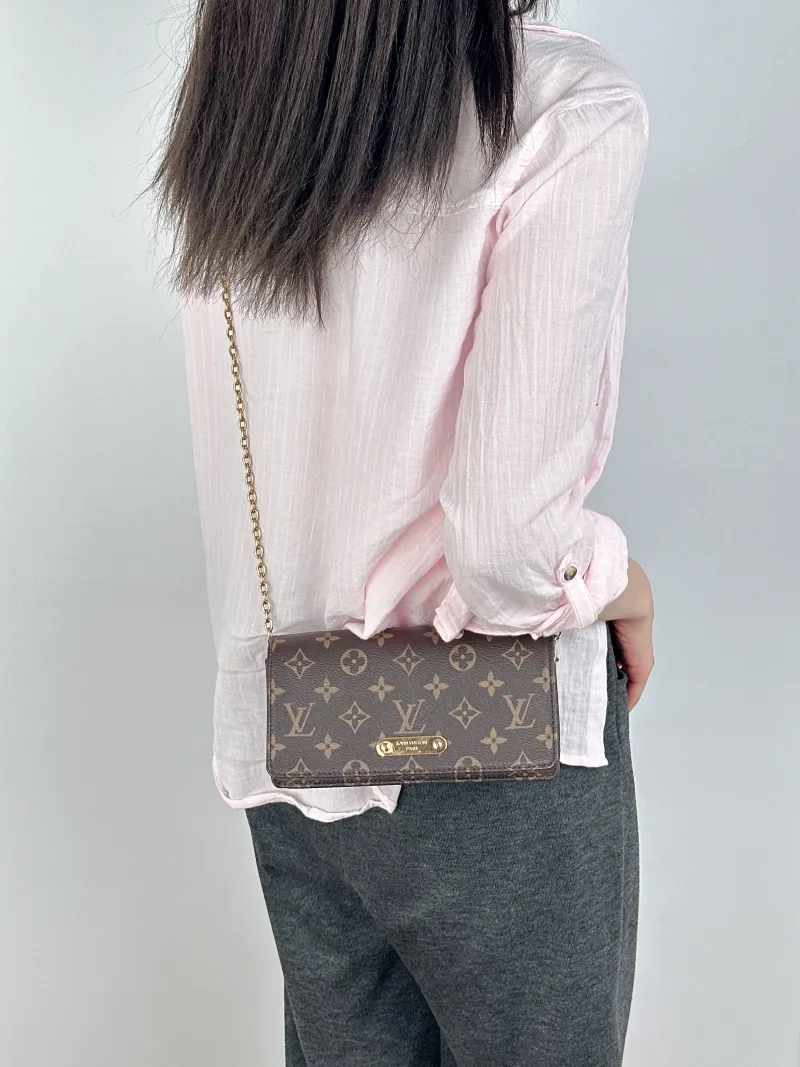 Louis Vuitton Crossbody Bag LILY Chain Bagwoc Monogram PVC One Size21 × 3.5 × 10.5 cm — on-model view 3 of 3