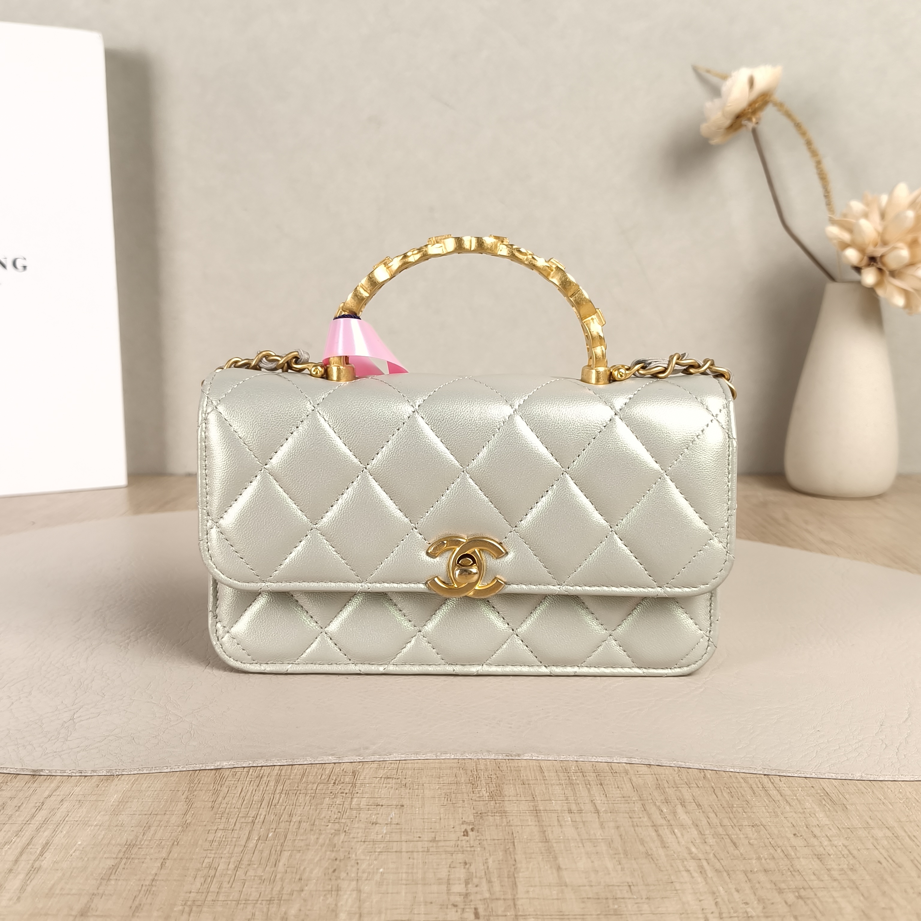 Chanel Crossbody Bag24s woc Lambskinmini17 × 4 × 10 cm