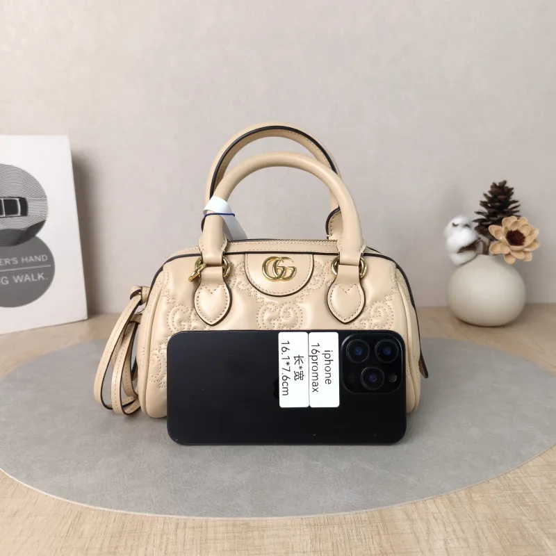 GUCCI Crossbody Bag GG matelasse Beige Calfskinmini19 × 11 × 13 cm — cover view 6 of 6