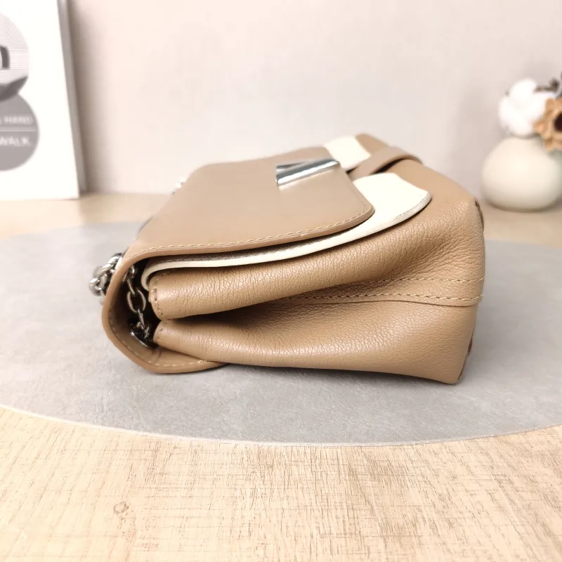 Louis Vuitton Shoulder Bag Very Chain Chain Bag Calfskin One Size24 × 8 × 15 cm — detail view 4 of 14