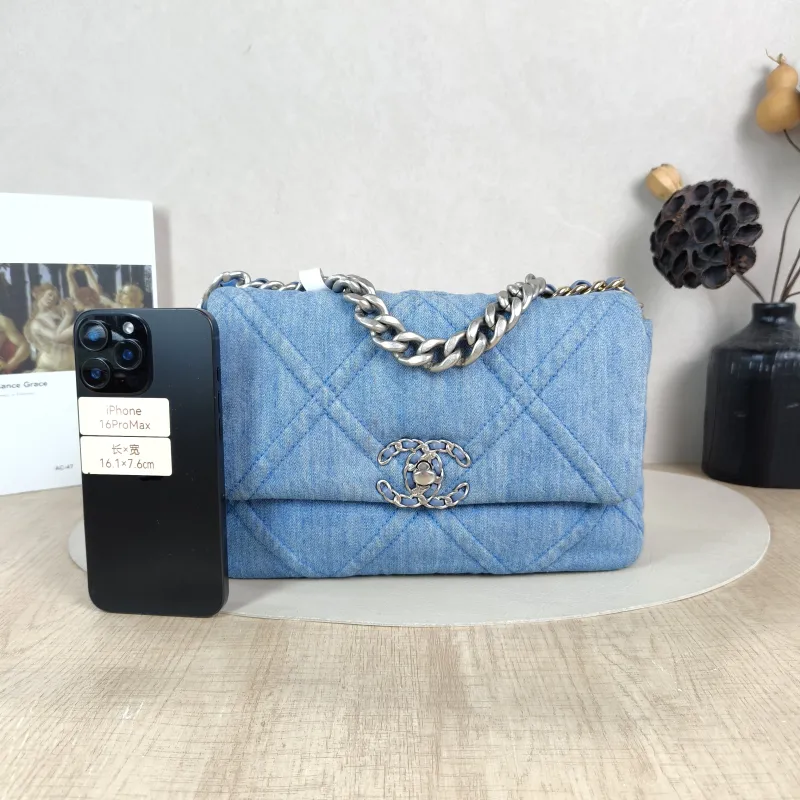 Chanel Crossbody Bag 19Bag Small 26 × 9 × 16 cm — cover view 3 of 5