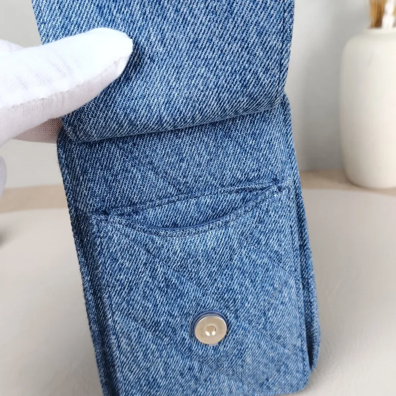 Chanel Crossbody Bag 25Bag Mini 22 × 12.5 × 22 cm — detail view 5 of 12