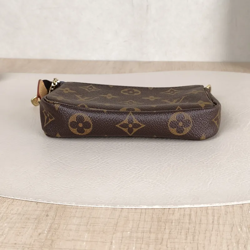 Louis Vuitton Clutch Mini Pochette Accessoires Monogram PVC Mini 15.5 × 4 × 10.5 cm — cover view 5 of 6