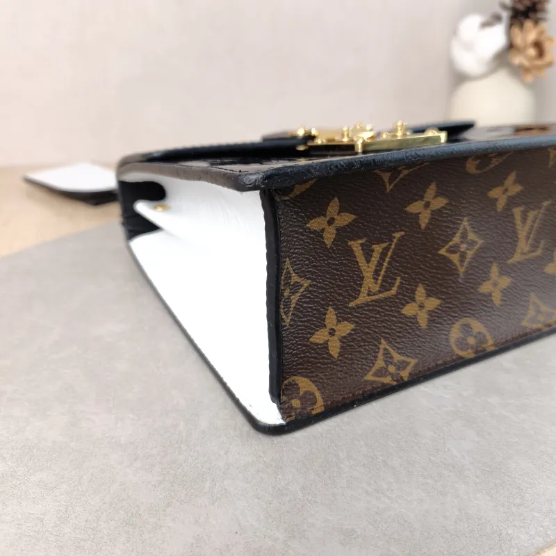 Louis Vuitton Crossbody Bag Spring Street Black Patent Leather · PVC 17 × 8.5 × 16 cm — detail view 8 of 14