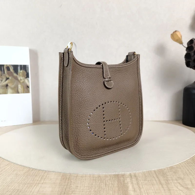 Hermès Crossbody Bag Evelyne Mini 16 Mini 1618 Taurillon Clemence TC Calfskinmini17 × 5.5 × 18 cm — cover view 2 of 5