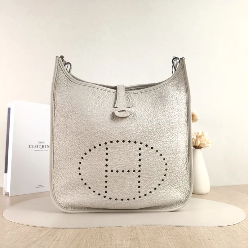 Hermès Crossbody Bag Evelyne 29 29 10 TC Calfskin 29 29 × 7 × 30 cm A