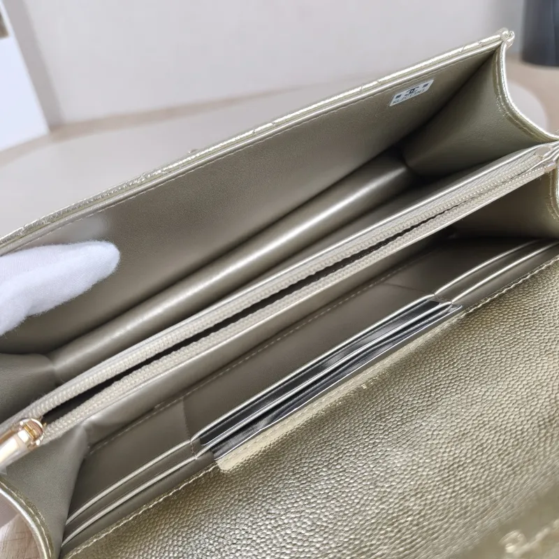 Chanel Crossbody Bag26c Gold Grained Calfskin One Size18.5 × 6 × 11 cm — detail view 1 of 13