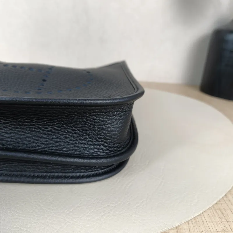 Hermès Crossbody Bag Evelyne 23 23Black TC Calfskin One Size23 × 6 × 24 cm — detail view 10 of 11