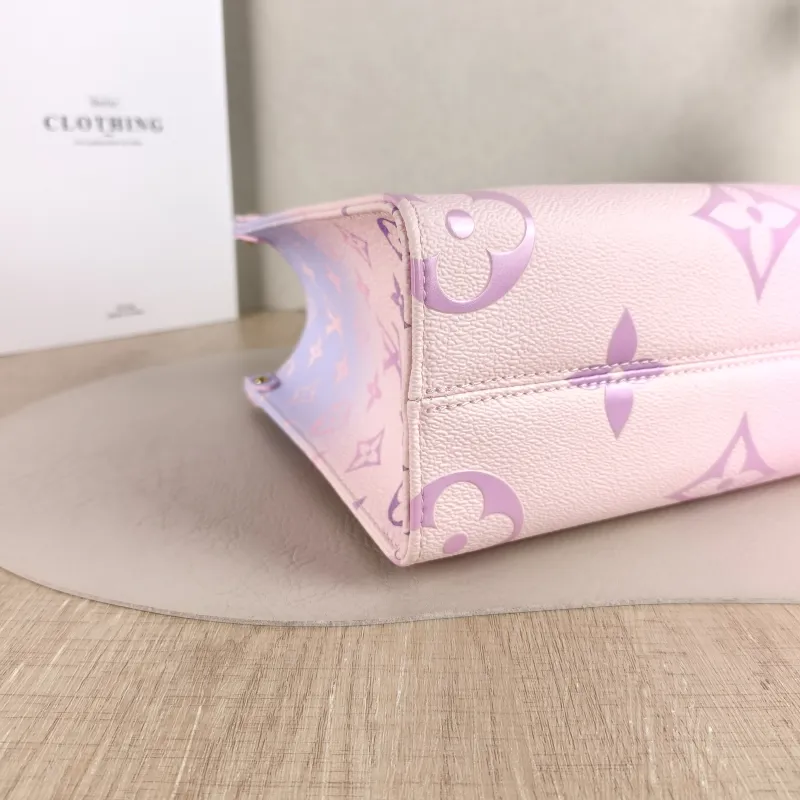 Louis Vuitton Top Handle Bag Onthego Calfskin Small 25 × 11.5 × 19 cm — detail view 4 of 10