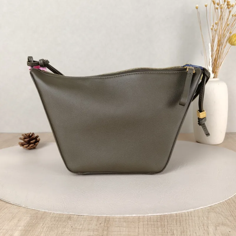 LOEWE Shoulder Bag Hammock hobo Green Calfskinmini28 × 9.5 × 17 cm
