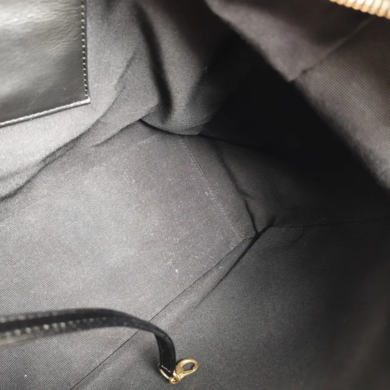 Chanel Shoulder Bag25C Hobo Shoulder Bag Black Lambskinmaxi Large39 × 14 × 35 cm — detail view 2 of 11