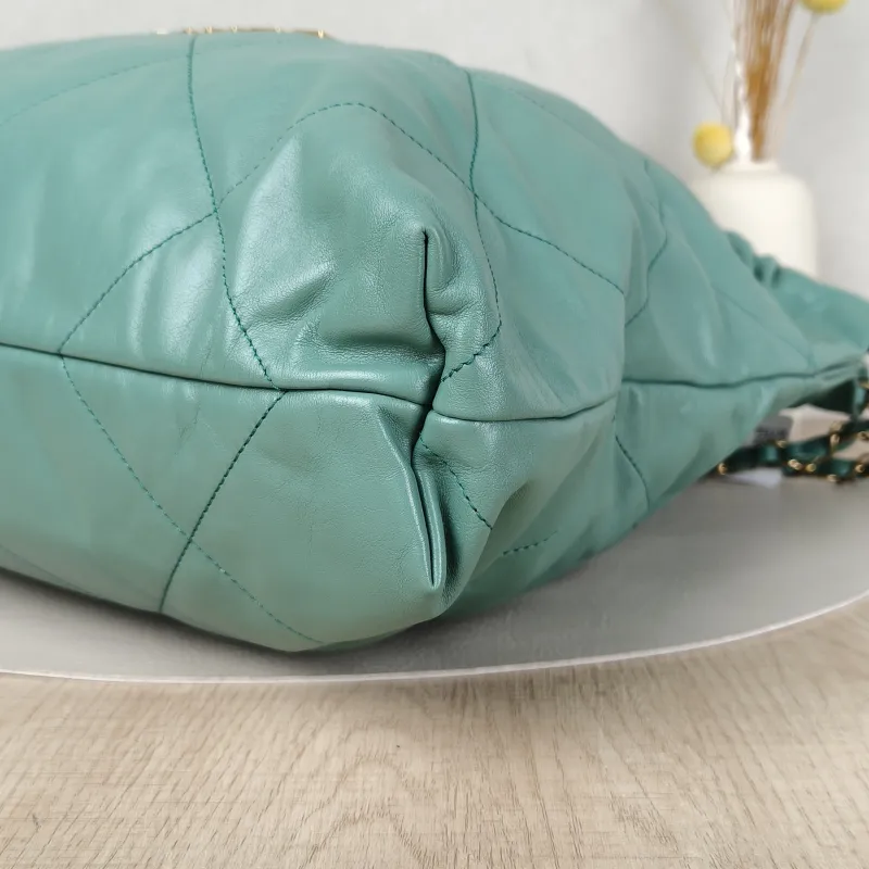 Chanel Shoulder Bag22Bag Green CC alfskin39 × 8 × 42 cm — detail view 11 of 17