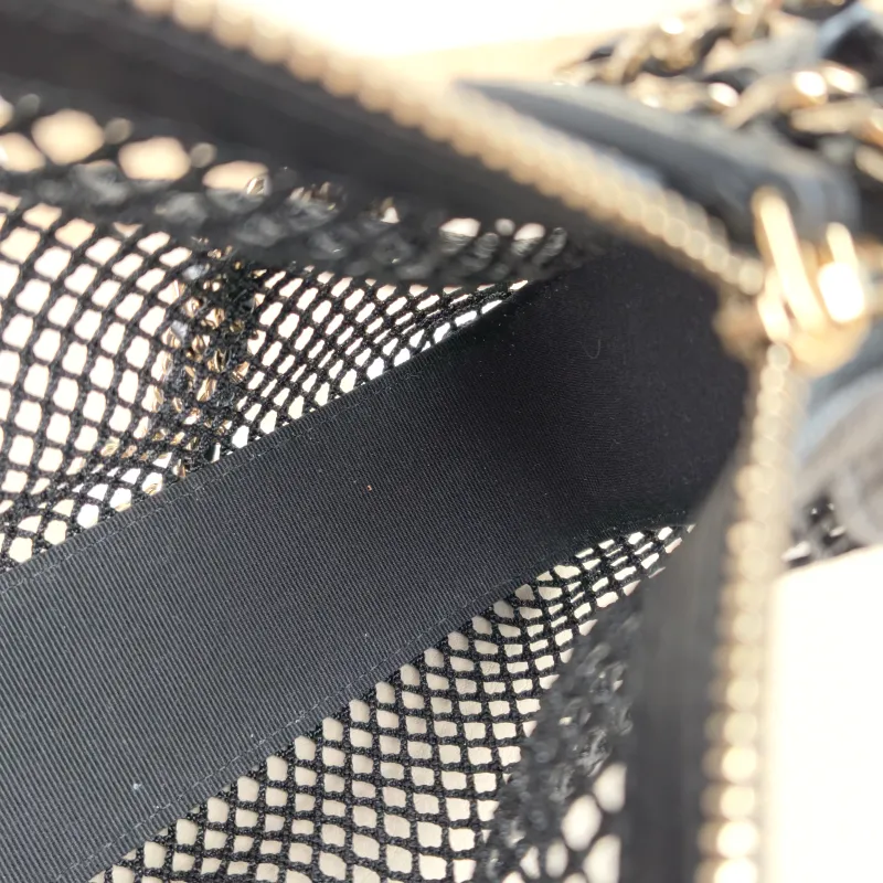 Chanel Crossbody Bag Black Lambskin One Size 21.5 × 5 × 15 cm — detail view 5 of 10
