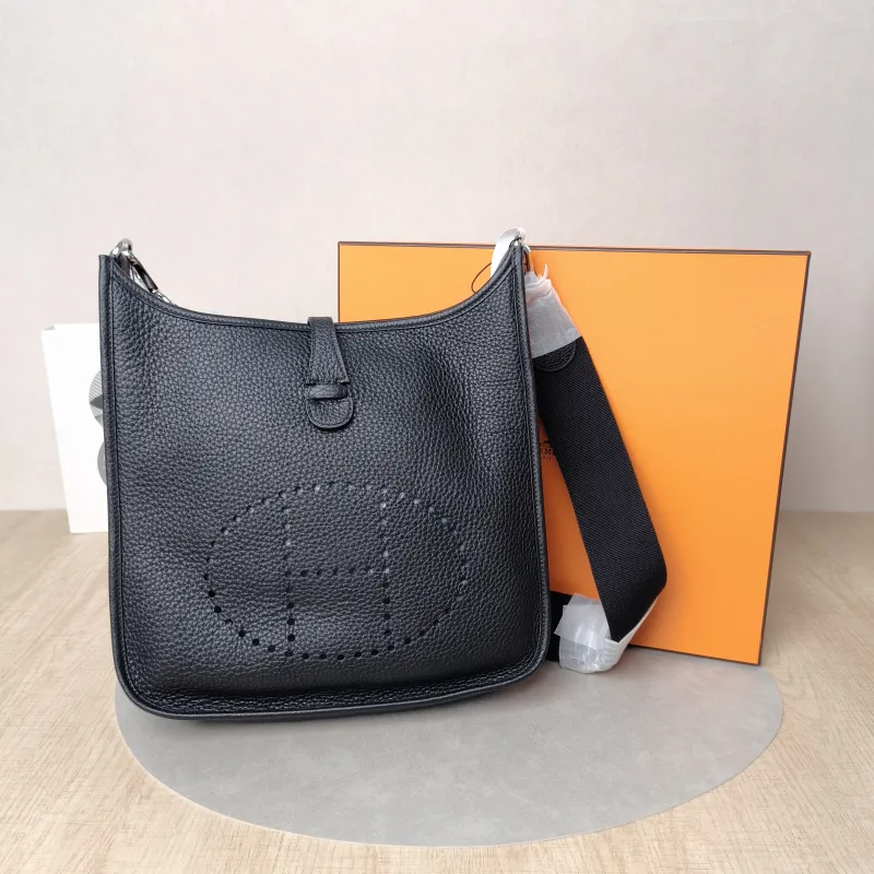 Hermès Crossbody Bag Evelyne 29 29Black Clemence Taurillon TC Calfskin Small29 × 8 × 30 cm — cover view 4 of 6