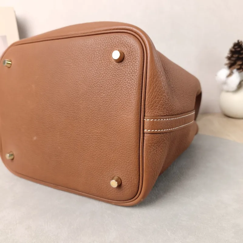 Hermès Top Handle Bag Picotin Lock 22 22 Taurillon Clemence TC Calfskin Medium 22 × 18 × 21 cm W Conditioned — detail view 9 of 14