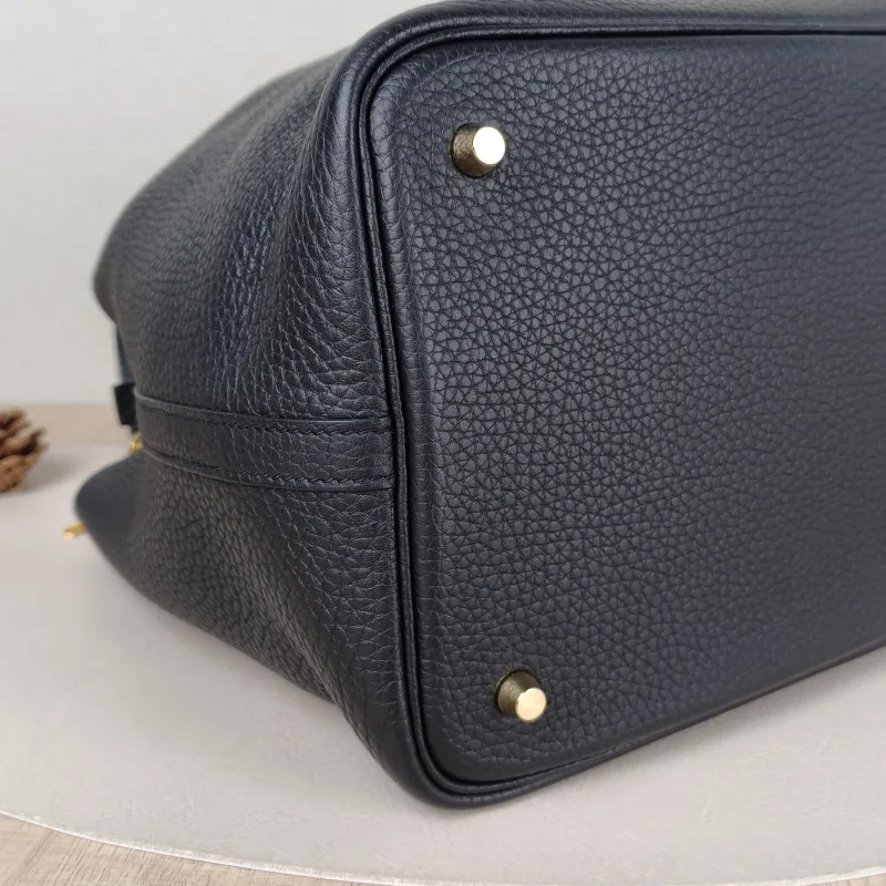 Hermès Top Handle Bag Picotin Lock 22 22 Black TC Calfskin Medium 22 × 17 × 21 cm U — detail view 8 of 11