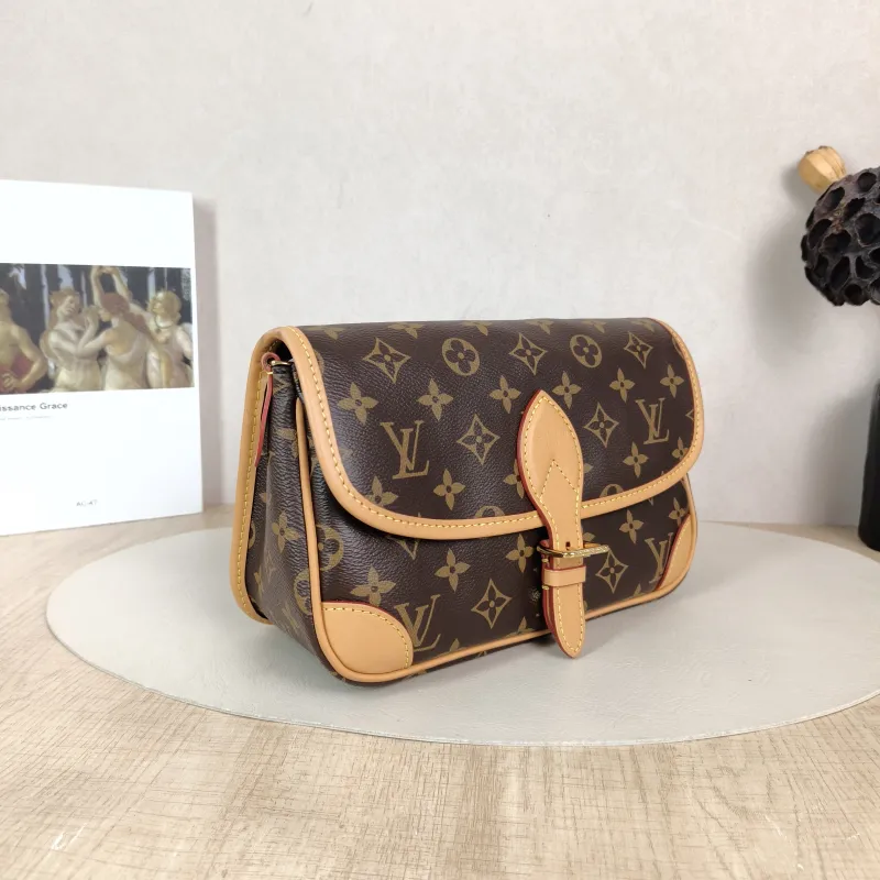 Louis Vuitton Crossbody Bag Diane Baguette Bag Shoulder Strap PVC Small 24 × 9 × 15 cm — cover view 4 of 6