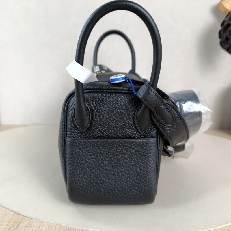 Hermès Shoulder Bag Lindy Mini 19 Black Taurillon Clemence TC Calfskin Mini 19 × 9 × 13 cm G — detail view 2 of 11