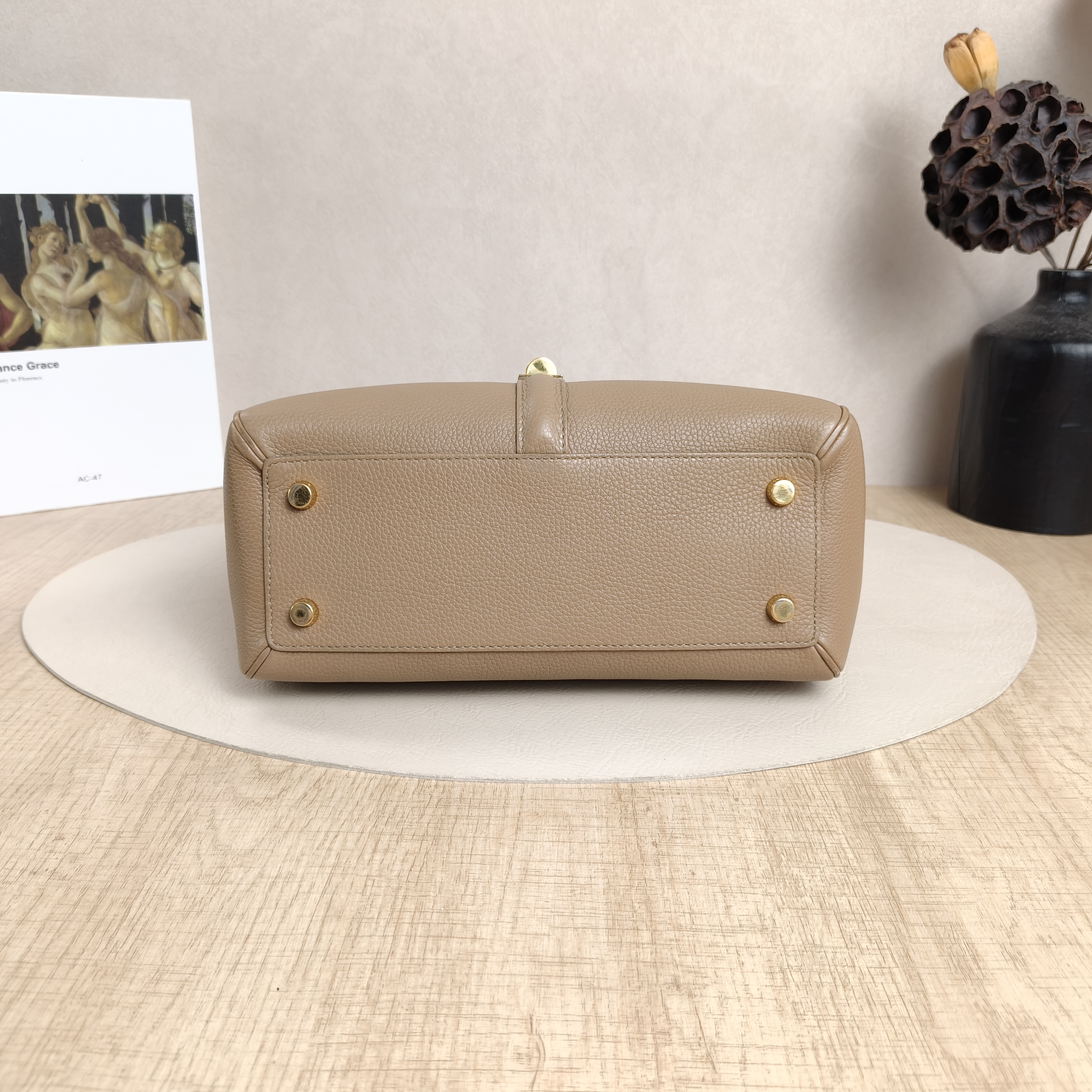 CELINE Shoulder Bag Soft 16Shoulder Bag Calfskin Medium32 × 15 × 24 cm — cover view 4 of 5