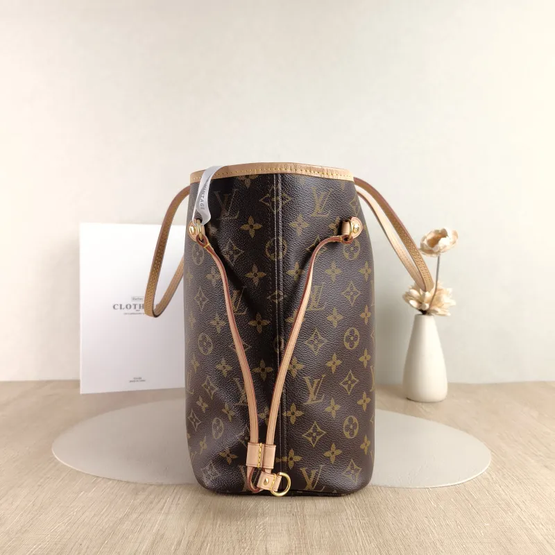 Louis Vuitton Shoulder Bag Neverfull Monogram PVC Medium 31 × 14 × 28 cm — detail view 8 of 11