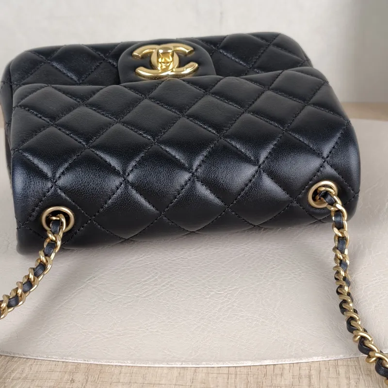 Chanel Crossbody Bag c Black Lambskin Mini 17 × 8 × 13.5 cm — detail view 11 of 15