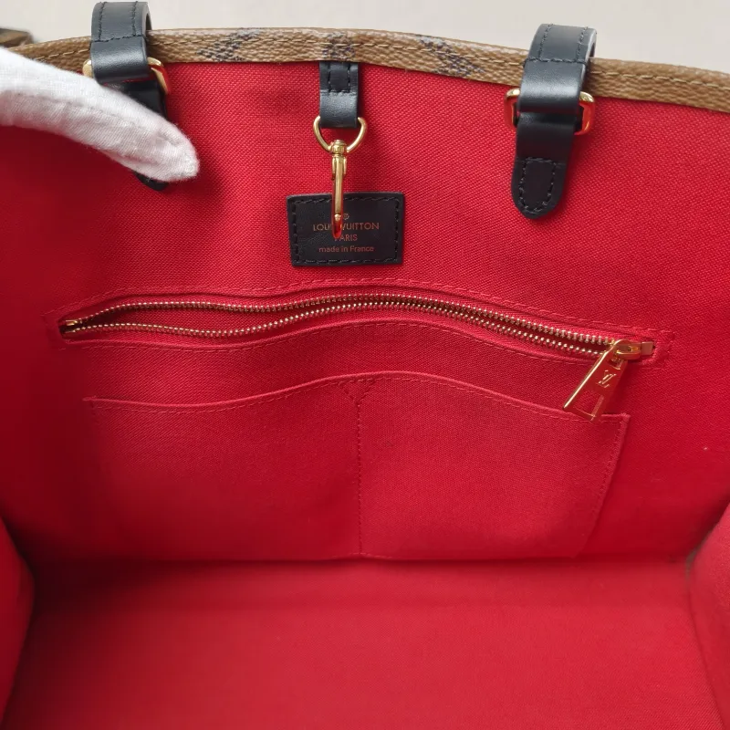 Louis Vuitton Shoulder Bag Onthego Medium Monogram PVC Medium35 × 14 × 27 cm — detail view 8 of 11