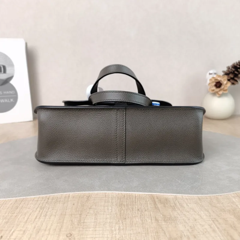 Hermès Shoulder Bag Halzan 25 C6 Green Evercolor Calfskin Small 25 × 8 × 17 cm Y — cover view 2 of 5