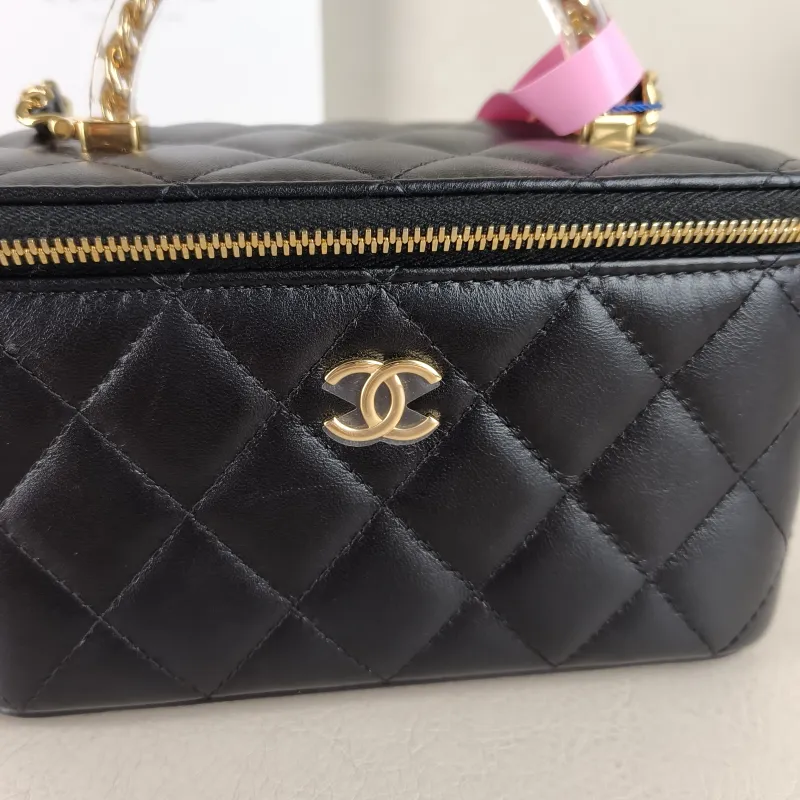 Chanel Crossbody Bag Edition Black Lambskin Mini 16 × 8 × 9.5 cm — detail view 9 of 12