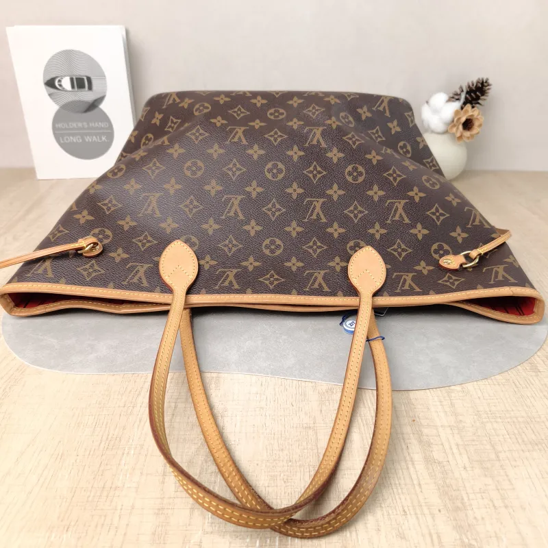 Louis Vuitton Shoulder Bag Neverfull Monogram PVC Medium 31 × 14 × 28 cm — detail view 2 of 9