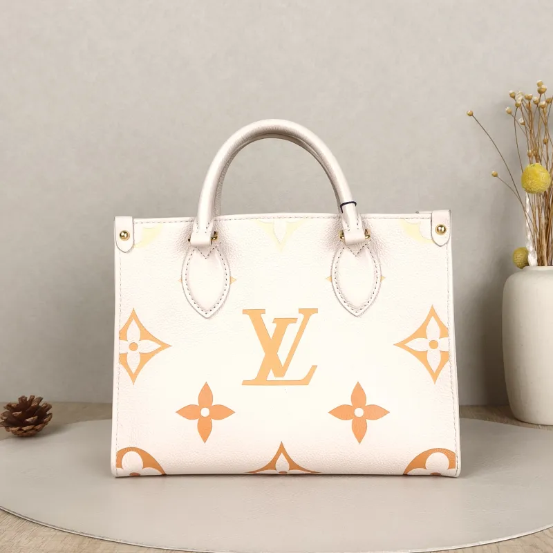 Louis Vuitton Shoulder Bag Onthego White Empreinte Embossed Calfskin Monogram Small25 × 11.5 × 19 cm
