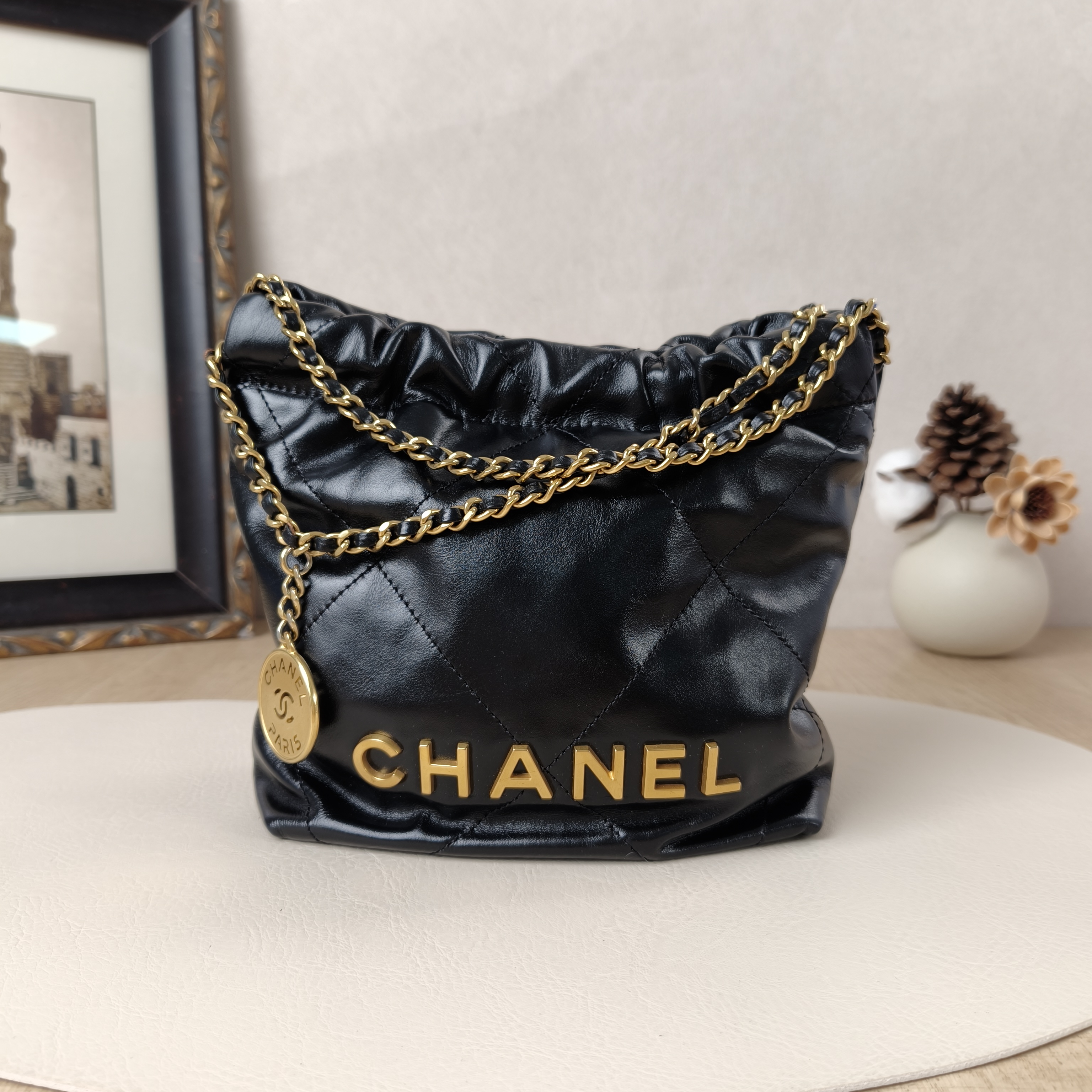 Chanel Shoulder Bag22Bag Black CC alfskinmini20 × 6 × 19 cm