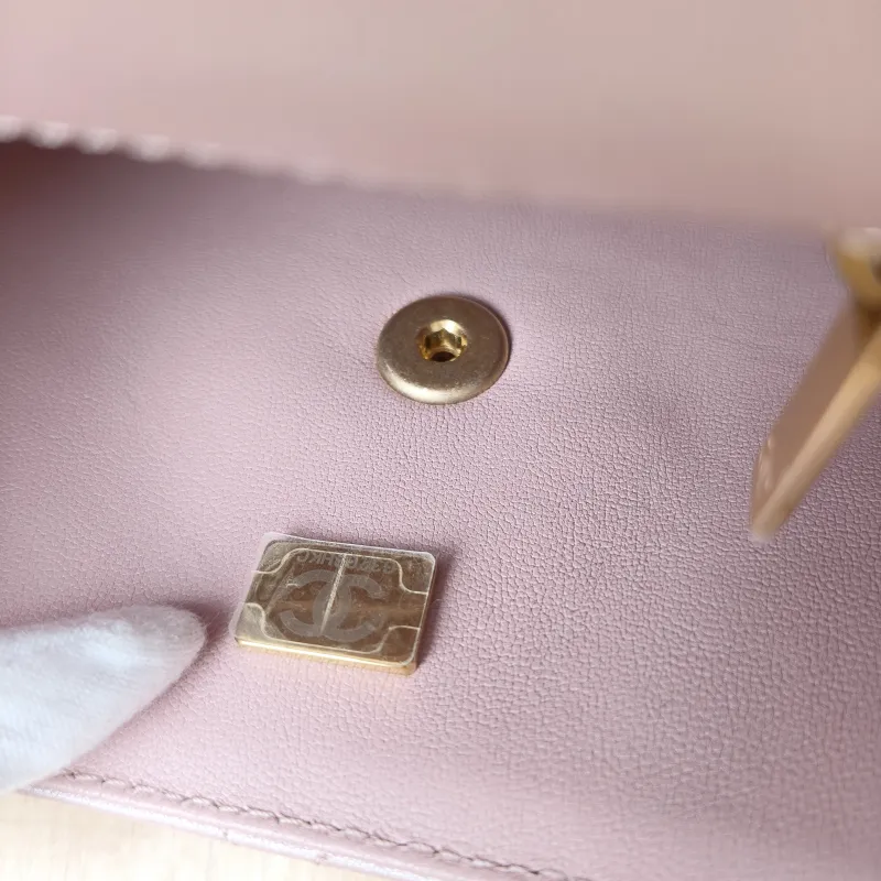 Chanel Crossbody Bag Pearl Lambskin One Size 19.5 × 7.5 × 14.5 cm — detail view 5 of 11