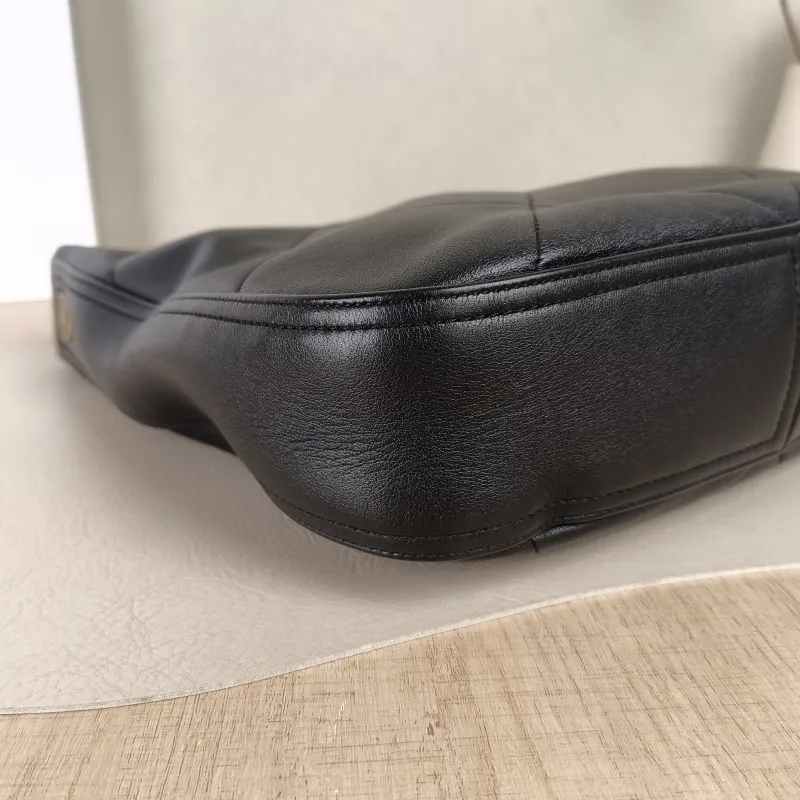 Chanel Shoulder Bag hobo Black Calfskin One Size29 × 6.5 × 27 cm — detail view 14 of 14