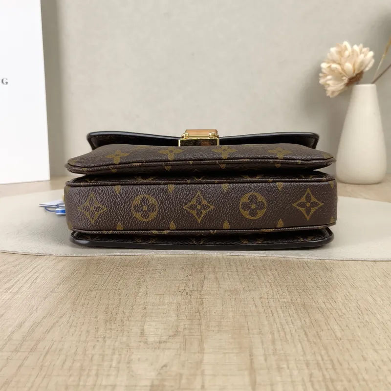 Louis Vuitton Crossbody Bag Pochette Métis East West Monogram PVC Small21.5 × 6 × 13.5 cm — cover view 4 of 6