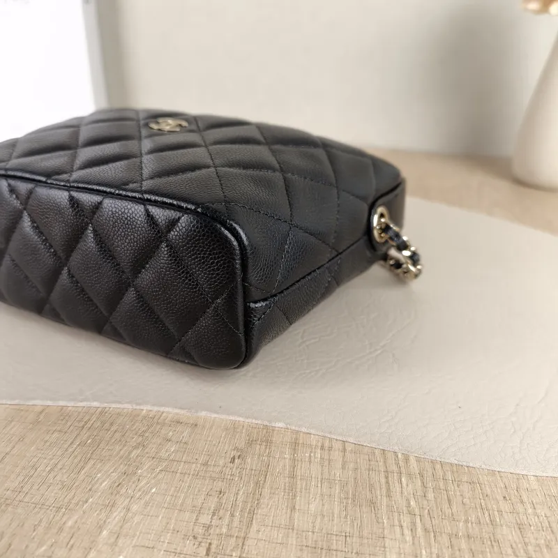 Chanel Crossbody Bag Crossbody Bag Black Grained Calfskin 21.5 × 7.5 × 19 cm — detail view 1 of 11