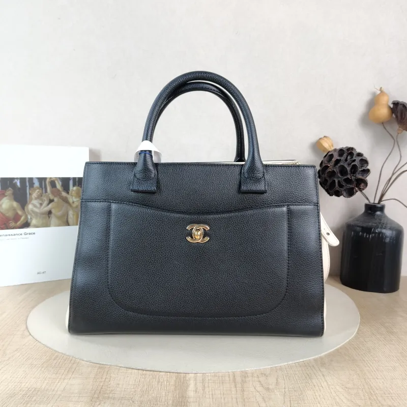 Chanel Shoulder Bag Neo Executive Tote Tote Bag Black Grained Calfskin 36 × 14 × 23 cm 24