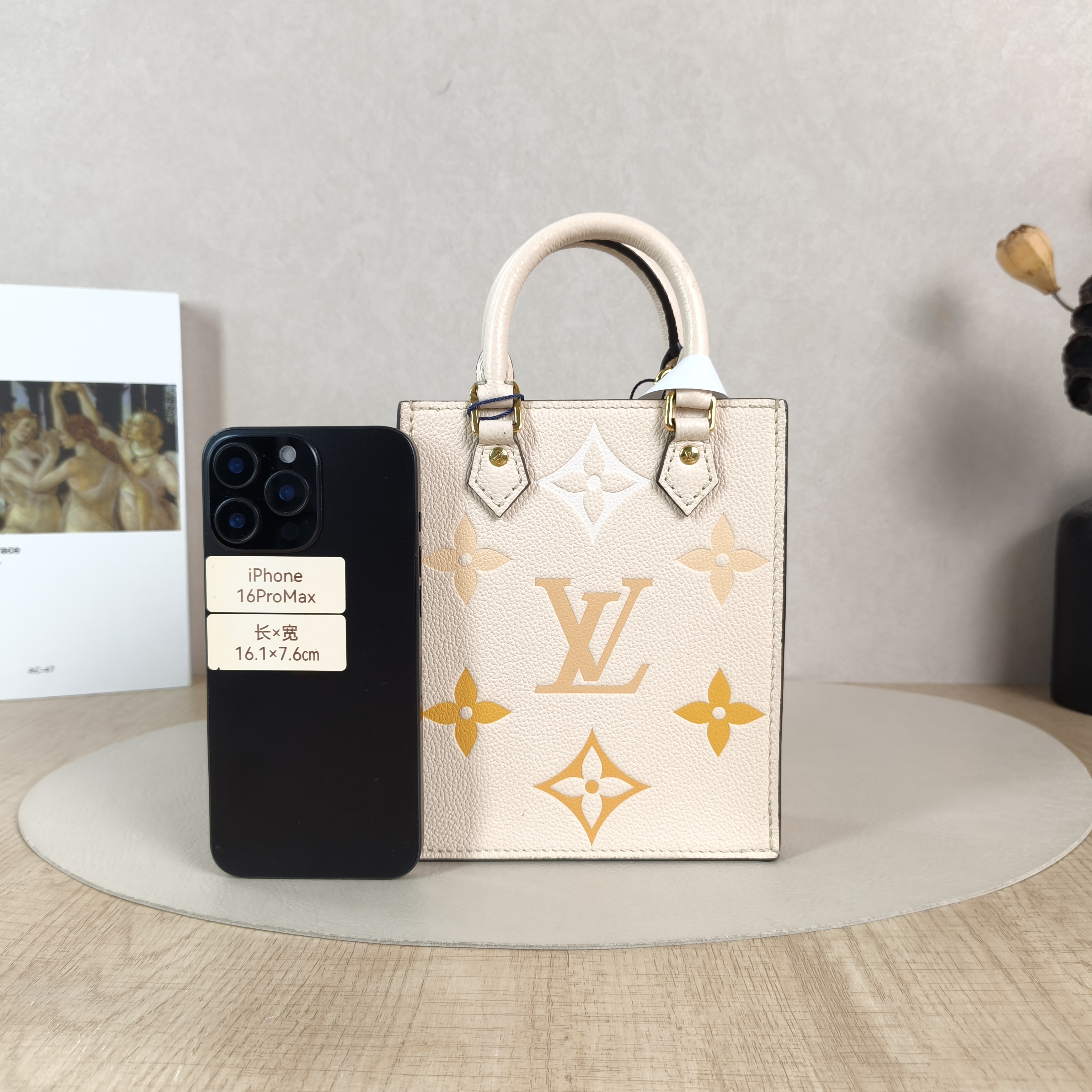 Louis Vuitton Crossbody Bag PETIT SAC PLAT Mini White · Calfskinmini14 × 5 × 17 cm — cover view 4 of 5