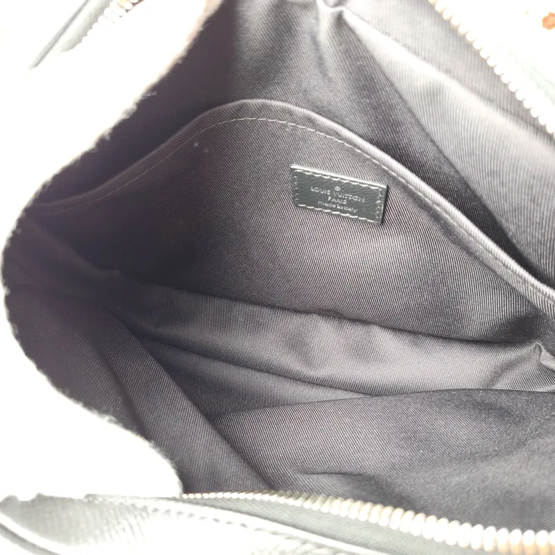 Louis Vuitton Crossbody Bag Outdoor Messenger Bag Black PVC · Calfskin 26 × 10.5 × 20 cm — detail view 4 of 10
