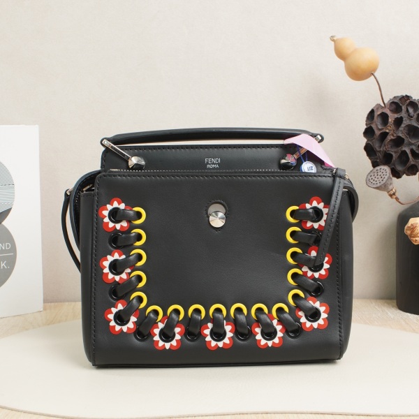 FENDI Dotcom Click Woven Shoulder Bag Black Calfskin · Shoulder Strap Inner Pouch · 24 × 11 × 21 cm