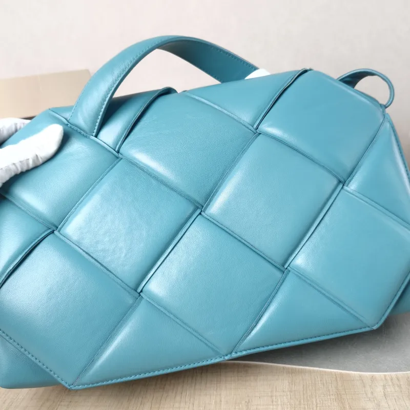 Bottega Veneta Shoulder Bag Woven Shoulder Bag Green Lambskin One Size 33 × 11.5 × 17 cm — detail view 8 of 13