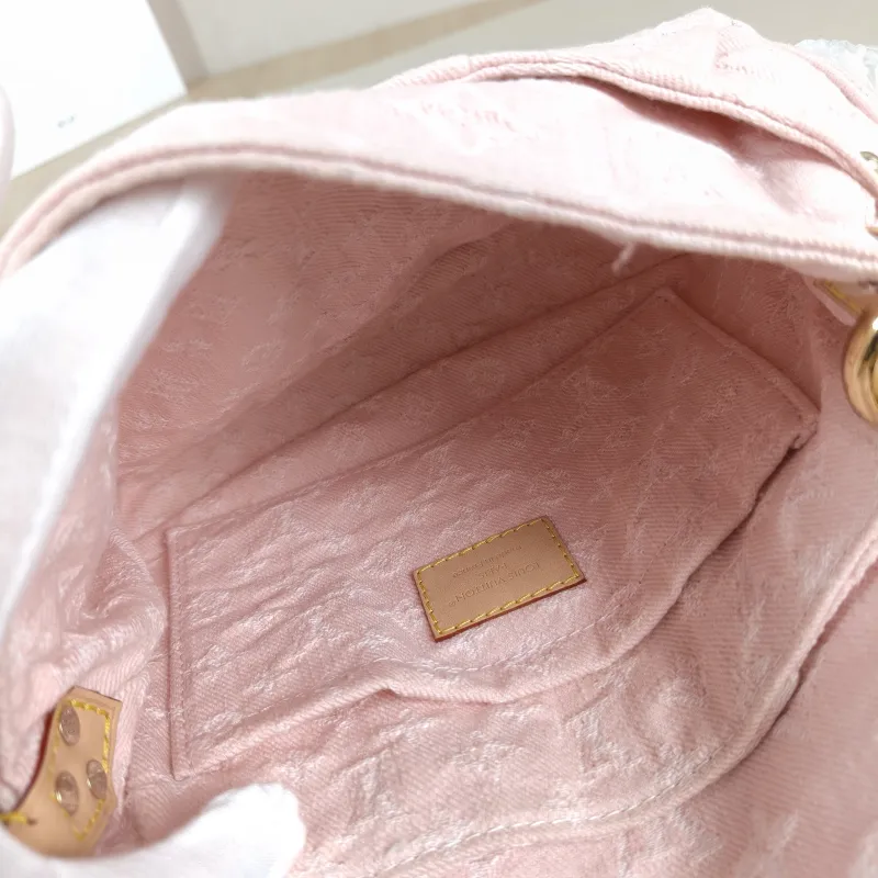 Louis Vuitton Shoulder Bag Sunset Pink One Size 27 × 3 × 18 cm — detail view 7 of 13
